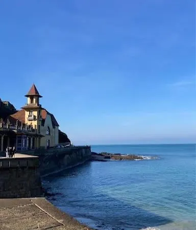 Les Corsaires